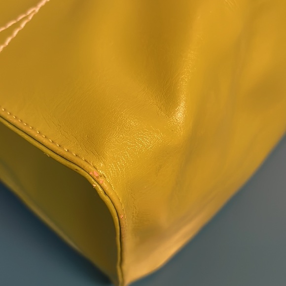 Adorable Chartreuse Bag with Flowers - Picture 6 of 8